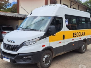 van-iveco-escolar-c-ar-ano-2023-15-lugares-cod100-em-paranacuritiba-cidade-produtoservico-com-certificacao-de-premium-em-paranacuritiba-cidade-oportunidade-unica