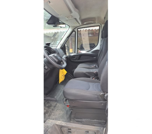 van-iveco-escolar-c-ar-ano-2023-15-lugares-cod100-em-paranacuritiba-cidade-produtoservico-com-certificacao-de-premium-em-paranacuritiba-cidade-oportunidade-unica-big-4