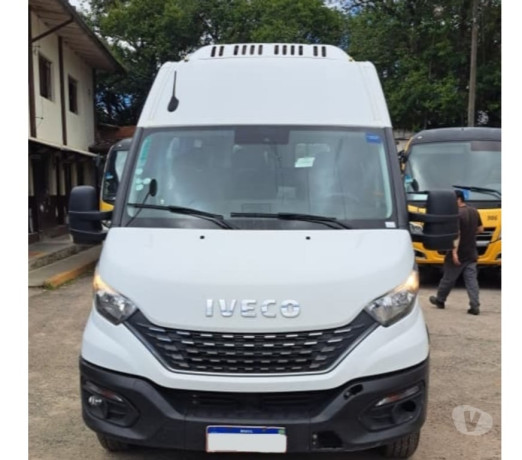 van-iveco-escolar-c-ar-ano-2023-15-lugares-cod100-em-paranacuritiba-cidade-produtoservico-com-certificacao-de-premium-em-paranacuritiba-cidade-oportunidade-unica-big-2