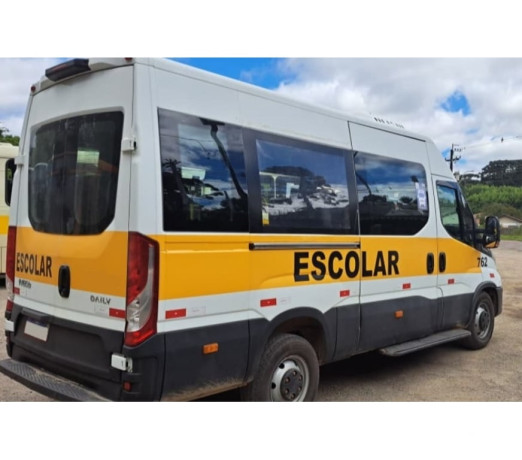 van-iveco-escolar-c-ar-ano-2023-15-lugares-cod100-em-paranacuritiba-cidade-produtoservico-com-certificacao-de-premium-em-paranacuritiba-cidade-oportunidade-unica-big-1