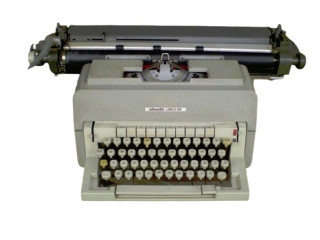 maquina-de-escrever-antiga-cod-215-porto-aleg-de-alto-padrao-em-rio-grande-negociavel