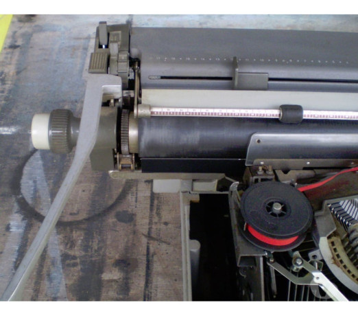 maquina-de-escrever-antiga-cod-215-porto-aleg-de-alto-padrao-em-rio-grande-negociavel-big-4