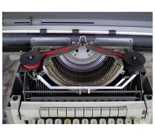 maquina-de-escrever-antiga-cod-215-porto-aleg-de-alto-padrao-em-rio-grande-negociavel-big-3