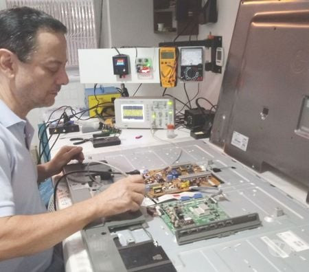 consertos-de-tvs-conserto-de-televisao-led-e-lcd-em-rio-de-qualidade-garantida-com-otimo-custo-beneficio-big-0